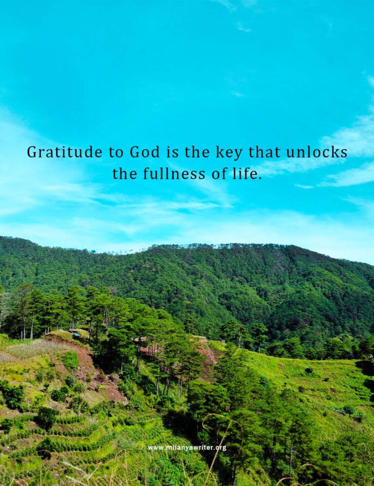 Gratitude to God quote on mountain with tree and blue sky – spiritual inspiration for gratitude journaling.